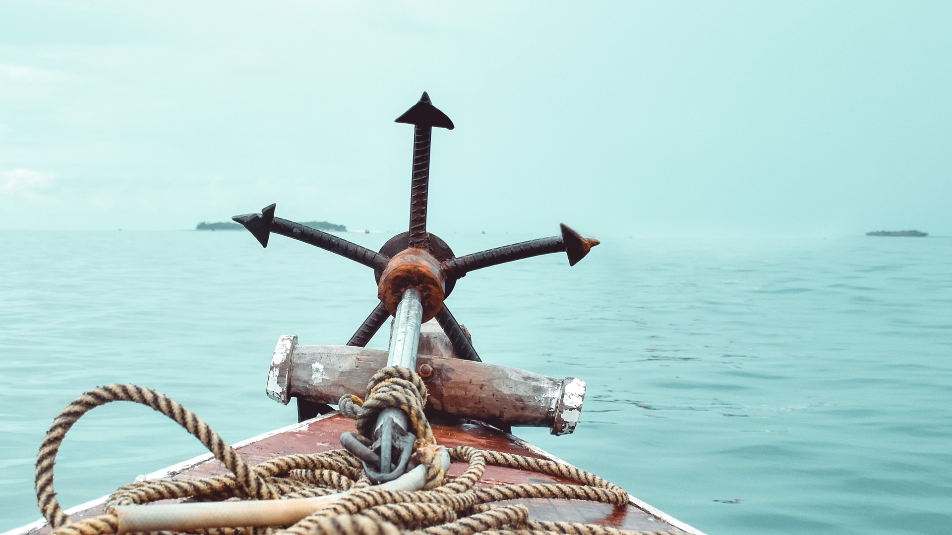 Anchor sits on the front of a boat ready for the journey (Nias Nyalada unsplash.com)